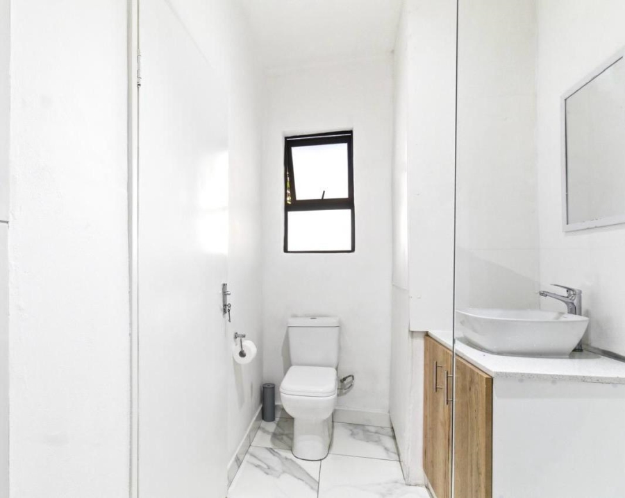 1 Bedroom Property for Sale in Sea Point Western Cape